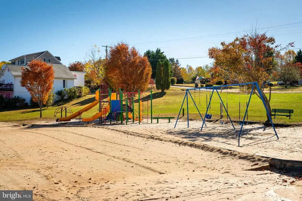 1250 Lakeshore Drive S Louisa VA 23093