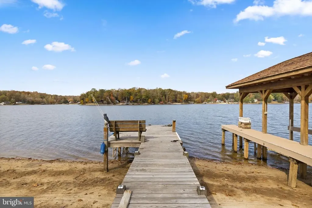 1250 Lakeshore Drive S Louisa VA 23093