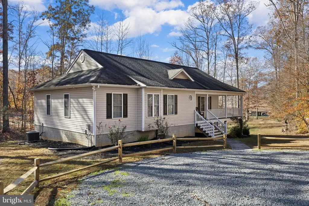14 Oak Road Bumpass VA 23024