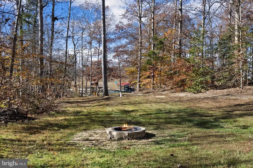 14 Oak Road Bumpass VA 23024
