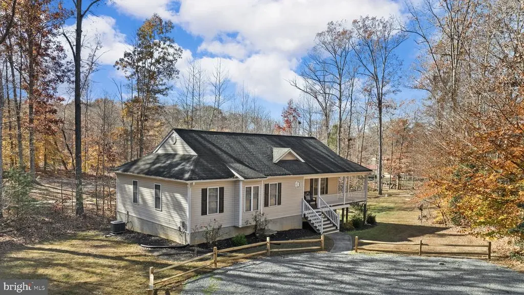 14 Oak Road Bumpass VA 23024