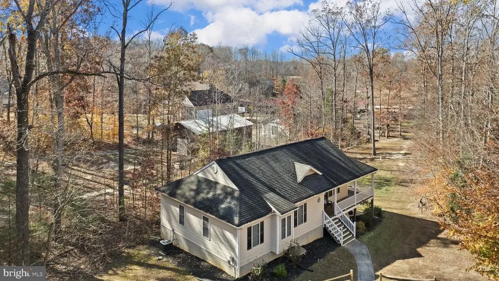 14 Oak Road Bumpass VA 23024