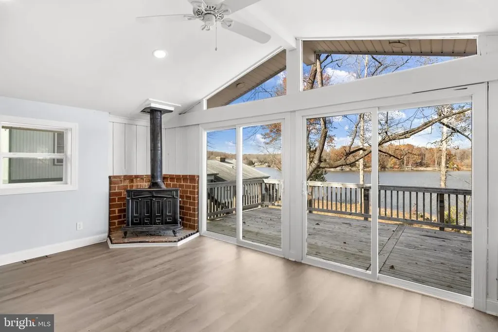 1262 Lakeshore Drive S Louisa VA 23093