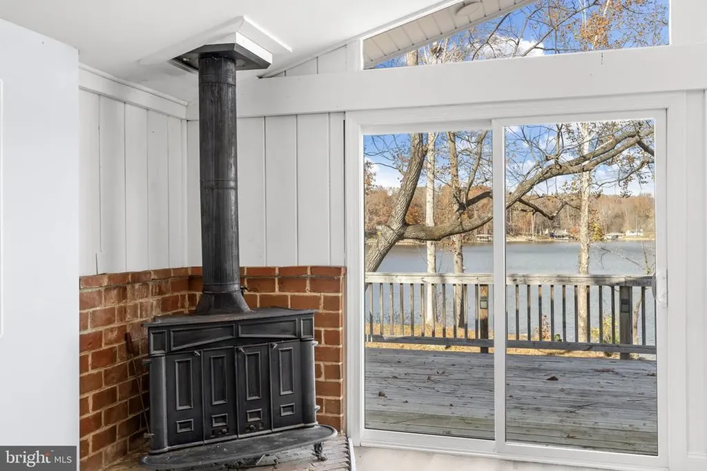 1262 Lakeshore Drive S Louisa VA 23093