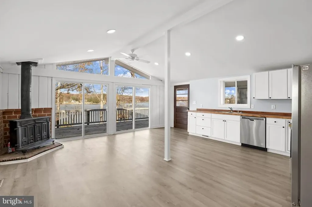 1262 Lakeshore Drive S Louisa VA 23093