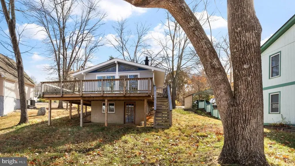 1262 Lakeshore Drive S Louisa VA 23093