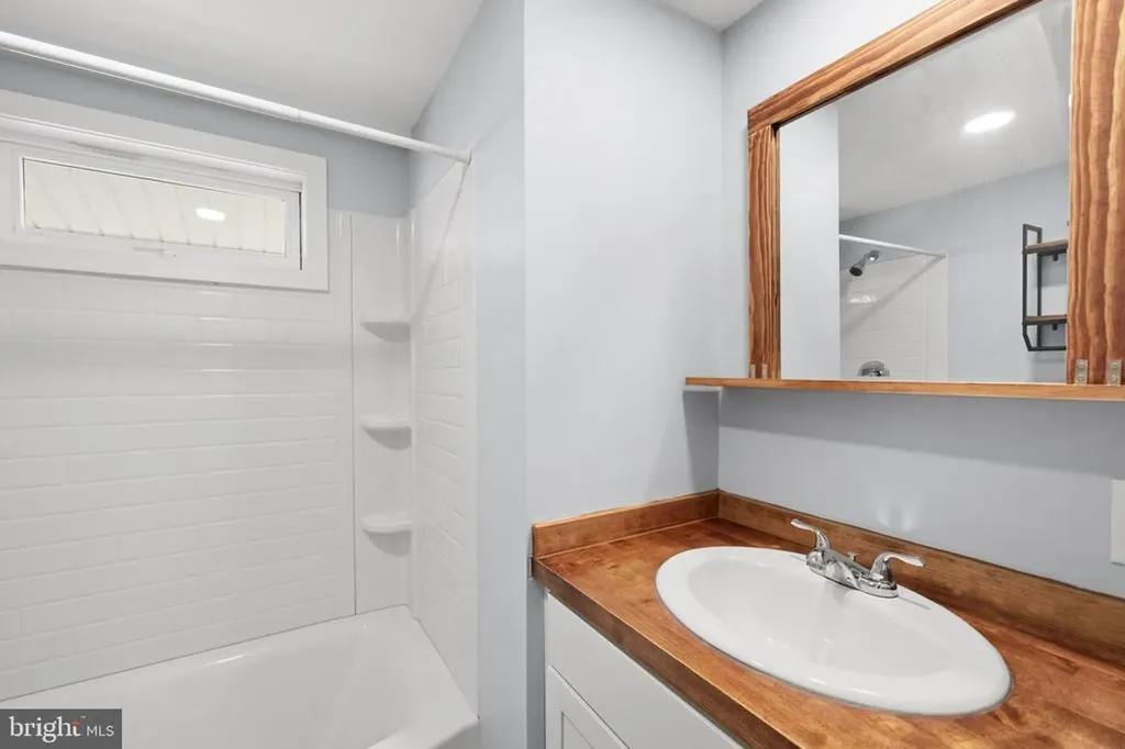 1262 Lakeshore Drive S Louisa VA 23093