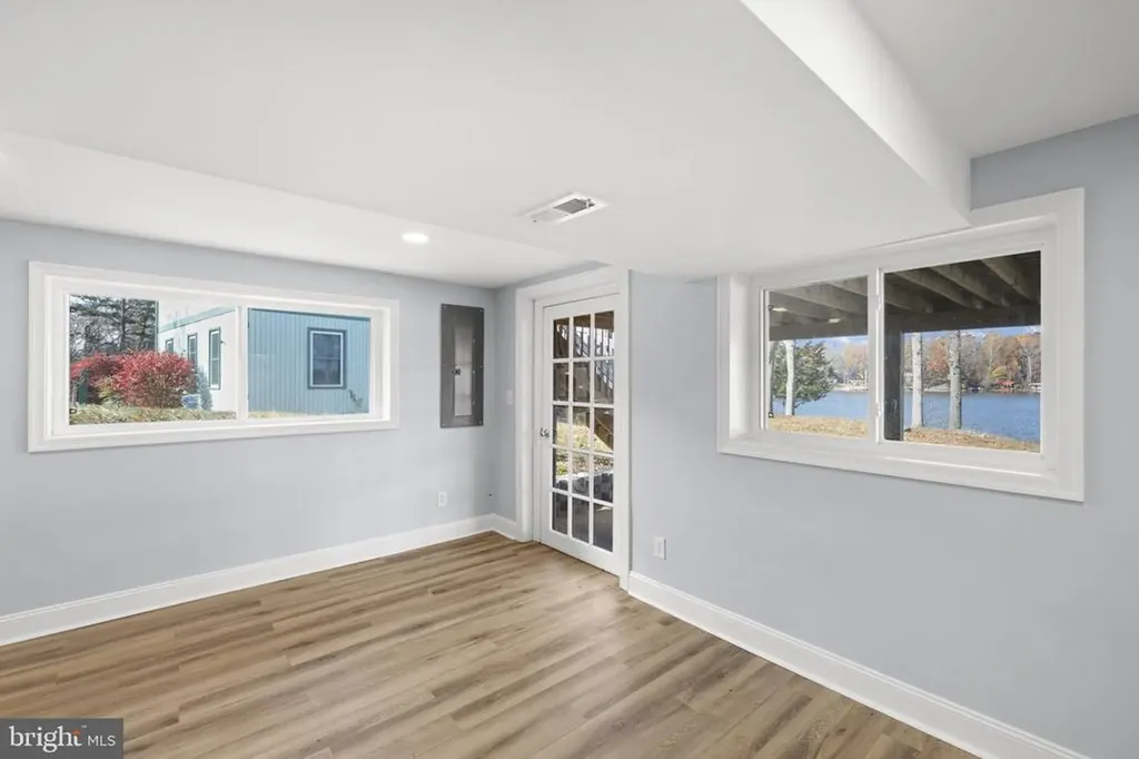 1262 Lakeshore Drive S Louisa VA 23093