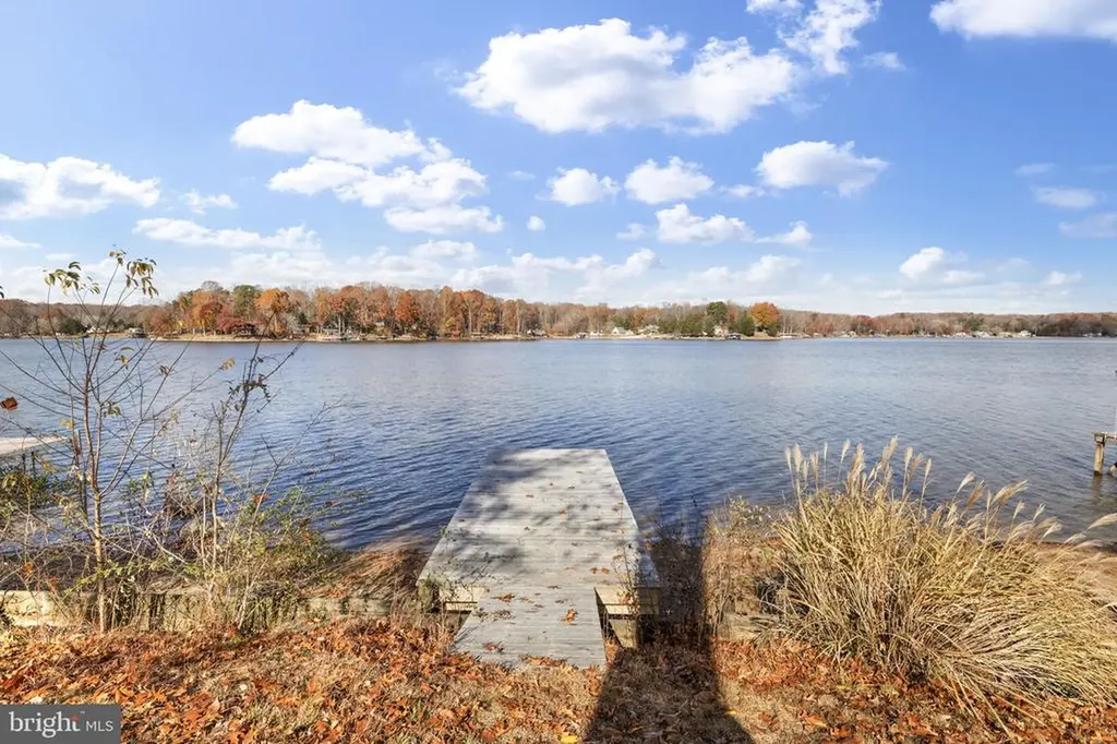 1262 Lakeshore Drive S Louisa VA 23093