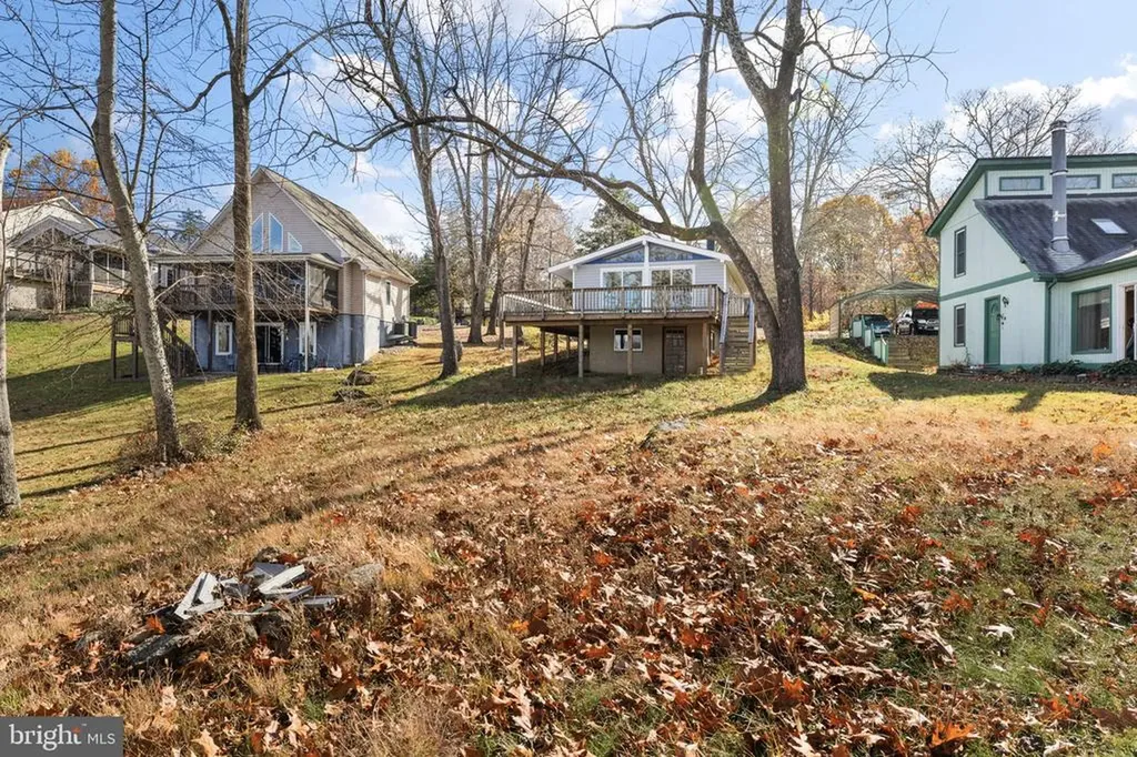 1262 Lakeshore Drive S Louisa VA 23093