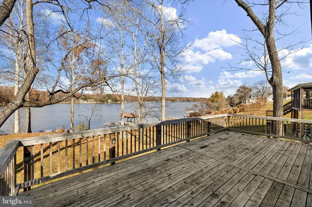 1262 Lakeshore Drive S Louisa VA 23093