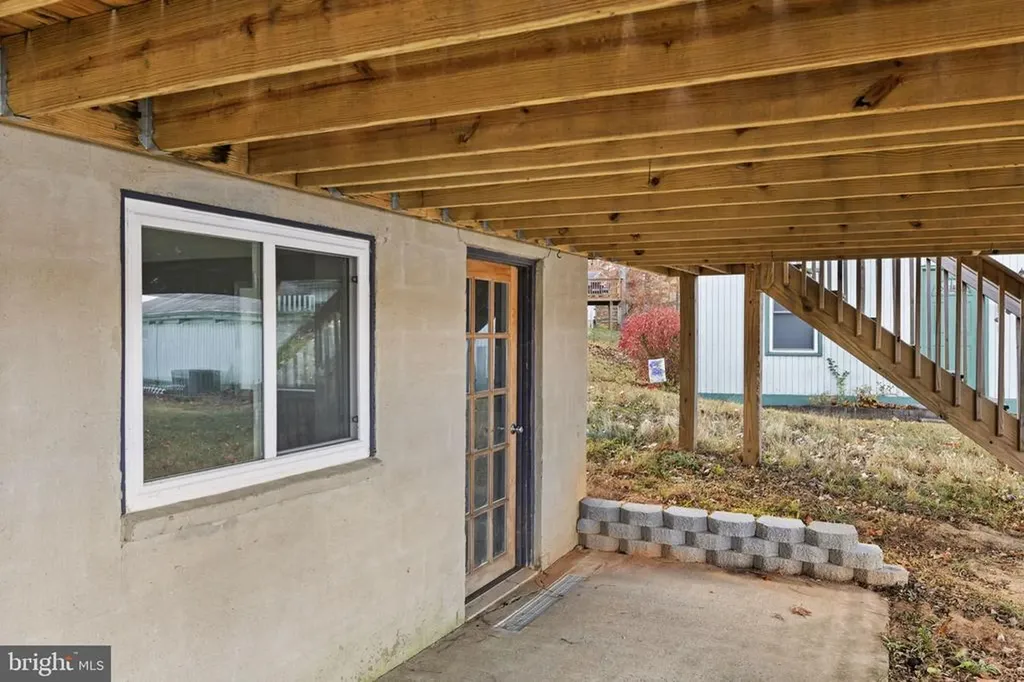 1262 Lakeshore Drive S Louisa VA 23093