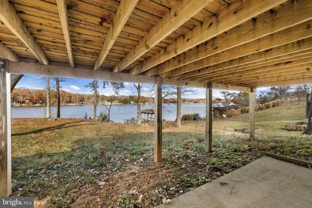 1262 Lakeshore Drive S Louisa VA 23093