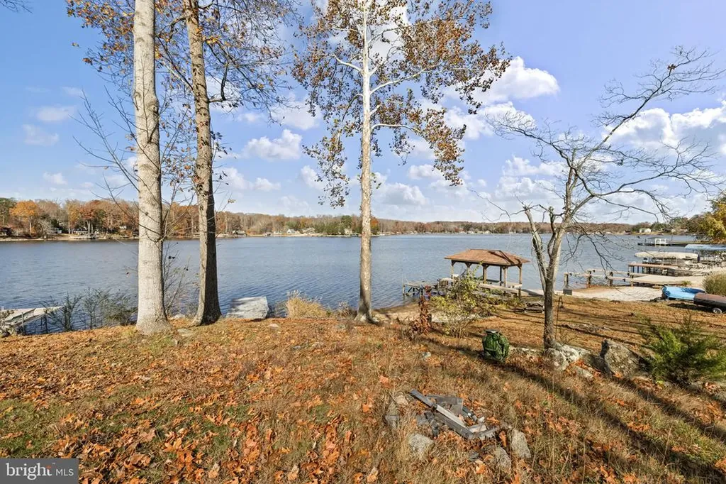 1262 Lakeshore Drive S Louisa VA 23093