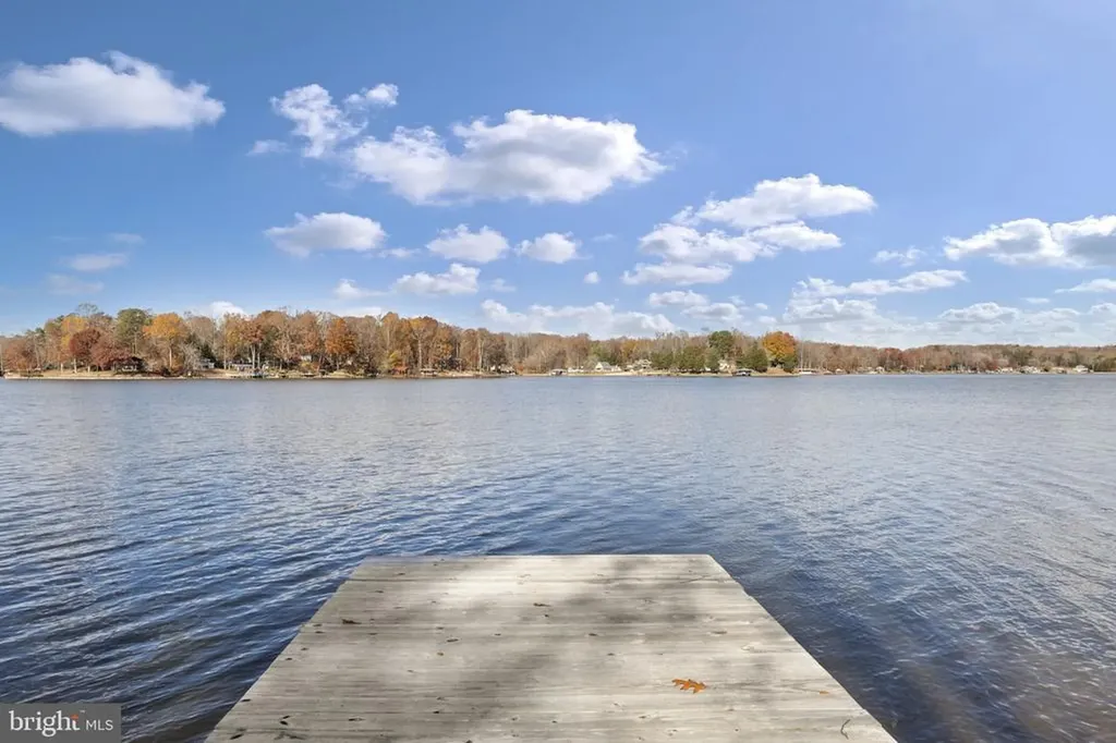 1262 Lakeshore Drive S Louisa VA 23093