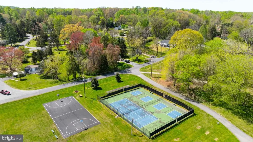 1262 Lakeshore Drive S Louisa VA 23093