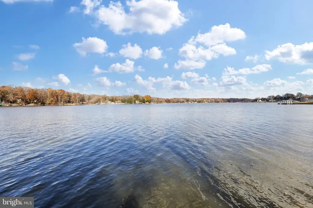 1262 Lakeshore Drive S Louisa VA 23093