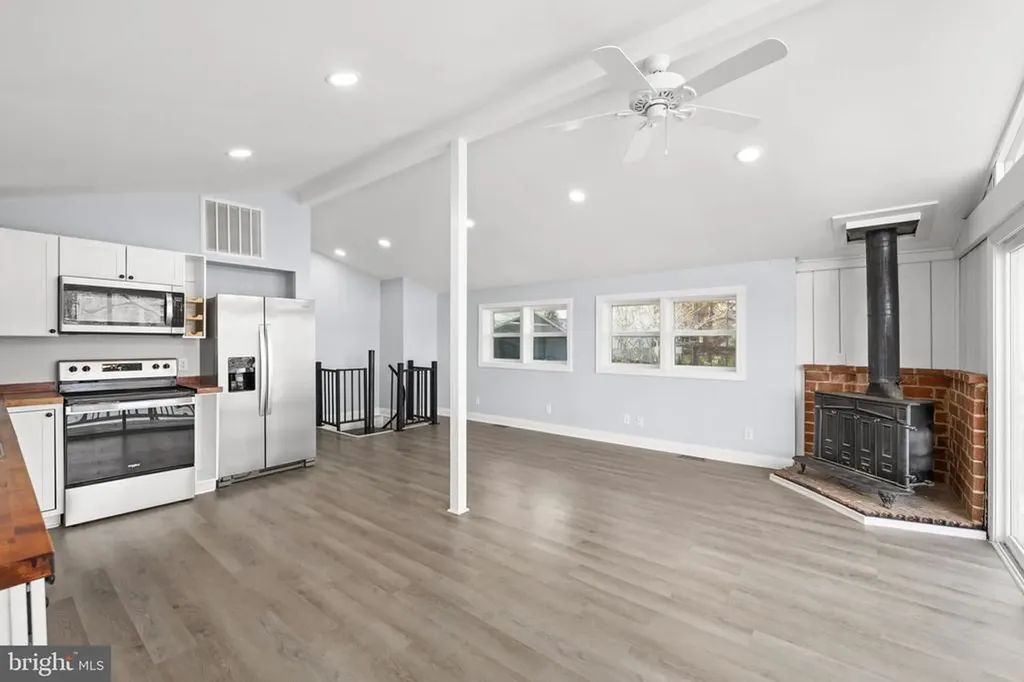 1262 Lakeshore Drive S Louisa VA 23093