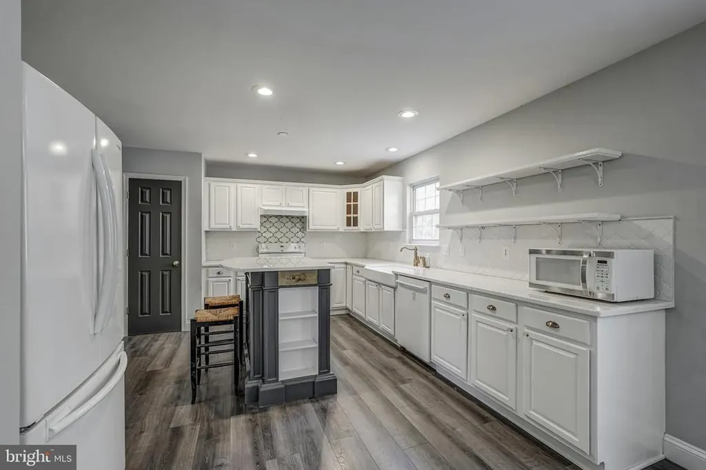 406 Saint Ivy Avenue Troy VA 22974