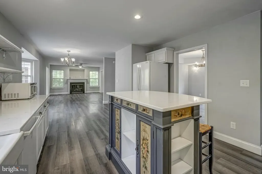 406 Saint Ivy Avenue Troy VA 22974