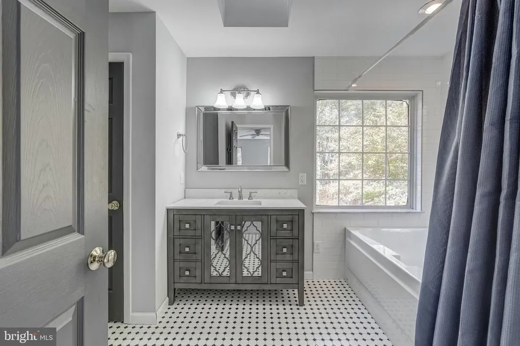 406 Saint Ivy Avenue Troy VA 22974