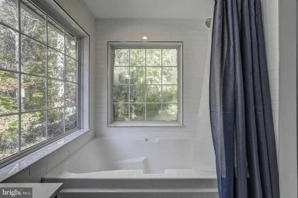 406 Saint Ivy Avenue Troy VA 22974