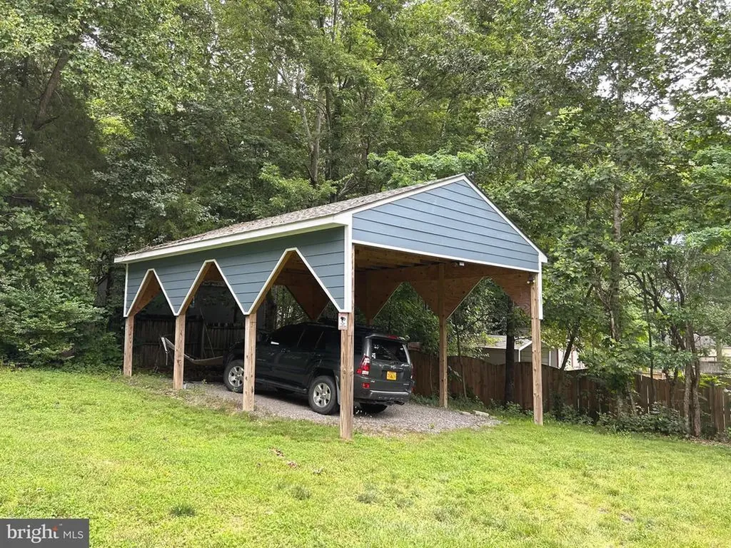 1346 Lakeshore Drive N Louisa VA 23093