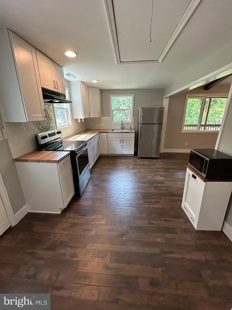 1346 Lakeshore Drive N Louisa VA 23093