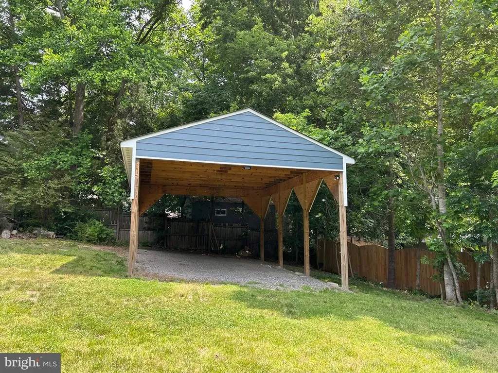 1346 Lakeshore Drive N Louisa VA 23093