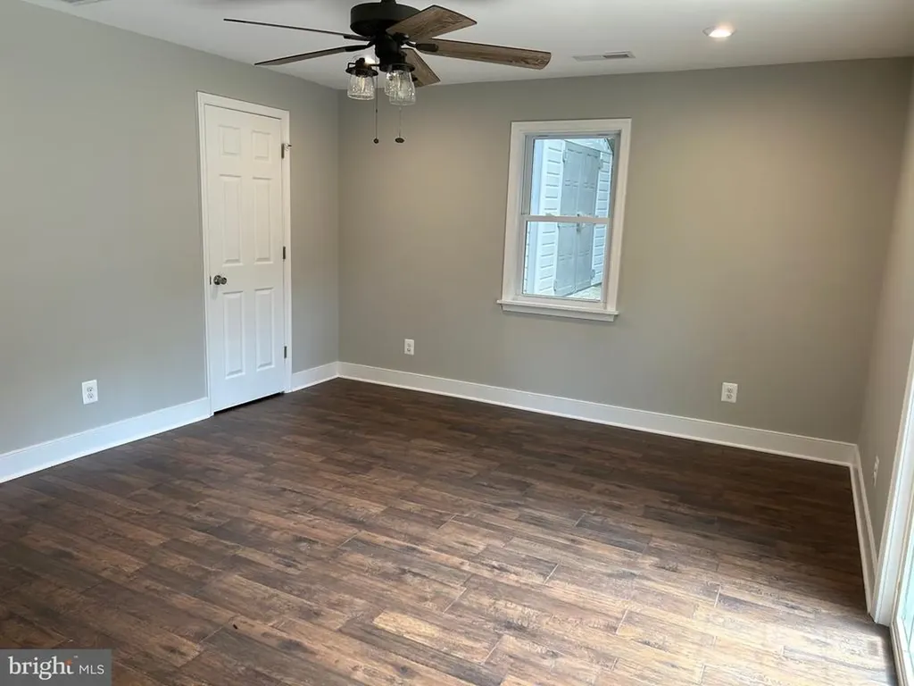 1346 Lakeshore Drive N Louisa VA 23093