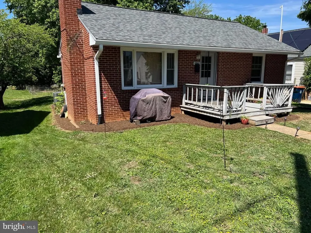 204 Madison Street N Orange VA 22960