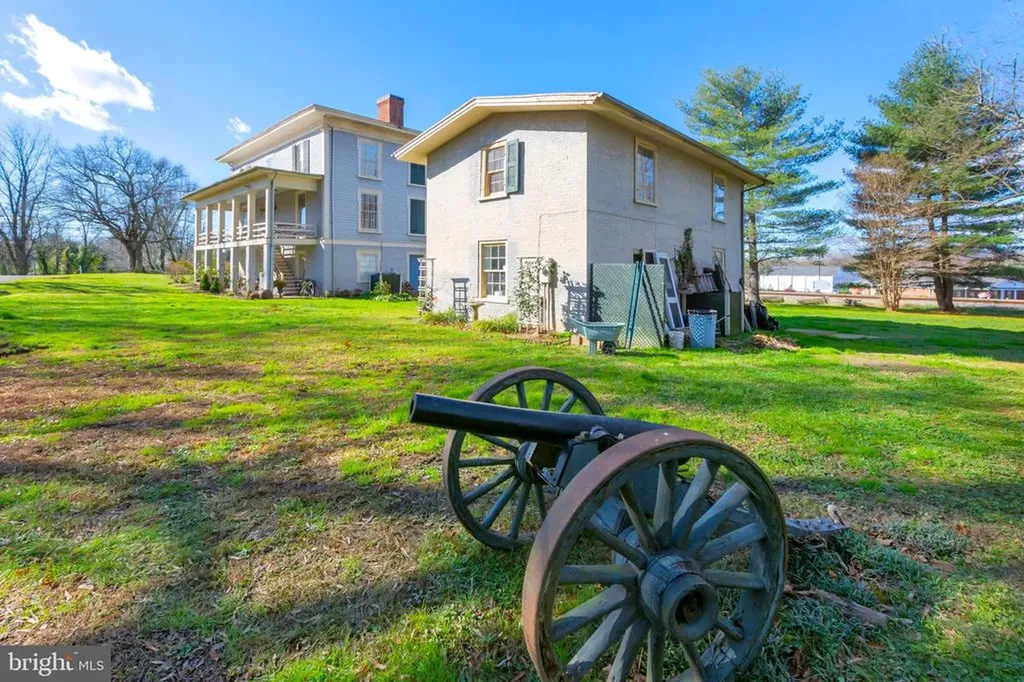 328 East Street Gordonsville VA 22942