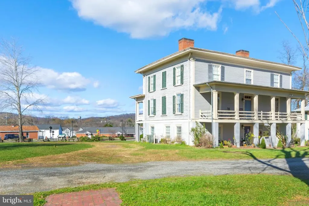 320 East Street Gordonsville VA 22942