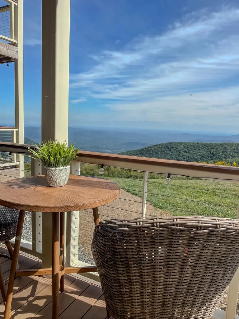 1616 Overlook Olook Roseland VA 22967