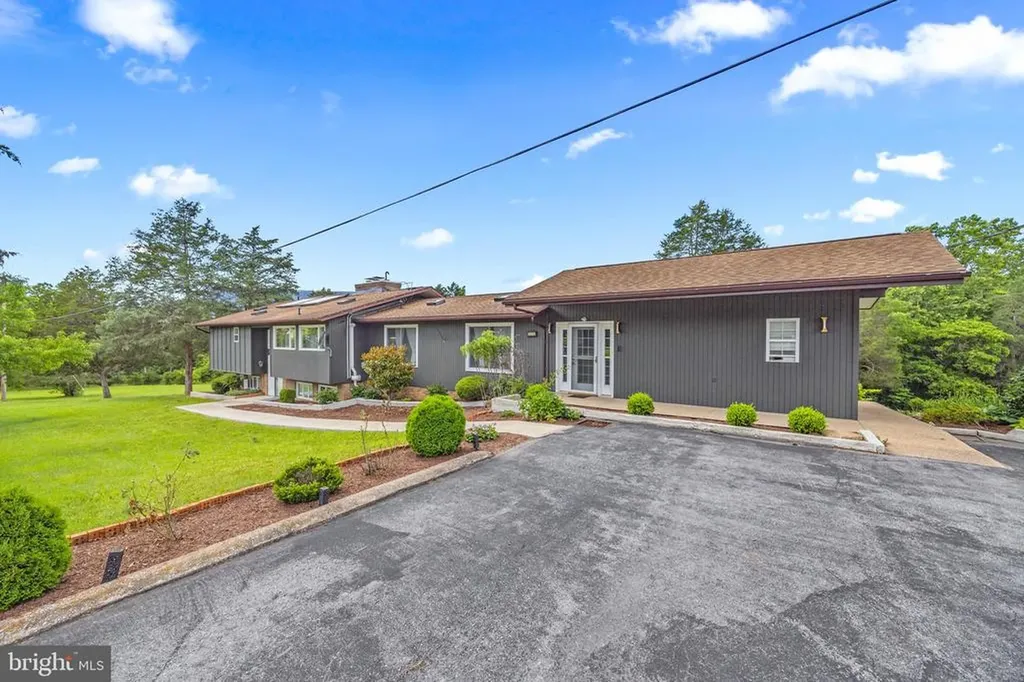 2370 Us Highway 211 W Luray VA 22835
