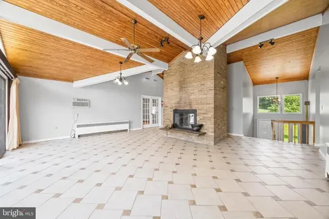 2370 Us Highway 211 W Luray VA 22835