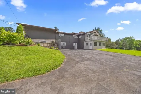 2370 Us Highway 211 W Luray VA 22835