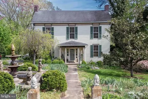 147 Court Street S Luray VA 22835