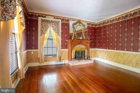147 Court Street S Luray VA 22835