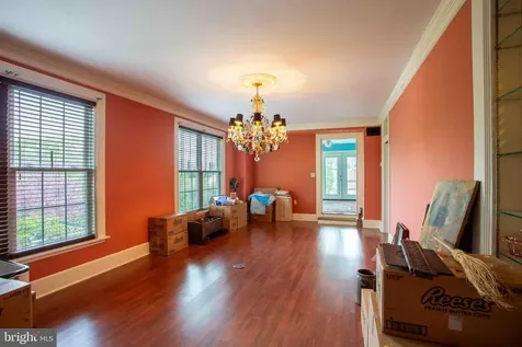 147 Court Street S Luray VA 22835