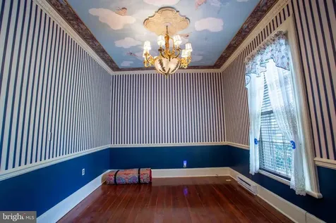 147 Court Street S Luray VA 22835