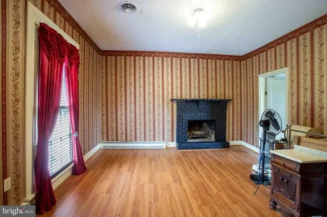 147 Court Street S Luray VA 22835