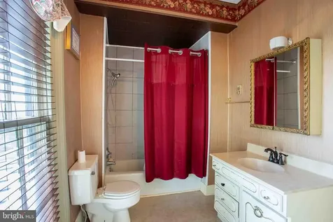 147 Court Street S Luray VA 22835