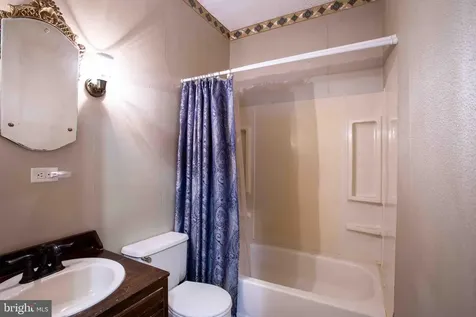 147 Court Street S Luray VA 22835