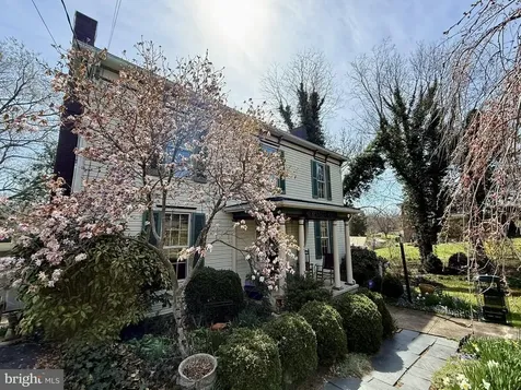 147 Court Street S Luray VA 22835