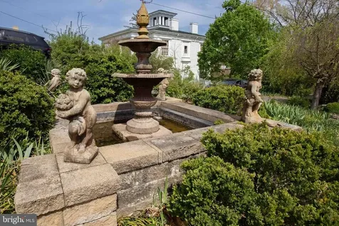 147 Court Street S Luray VA 22835