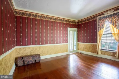 147 Court Street S Luray VA 22835