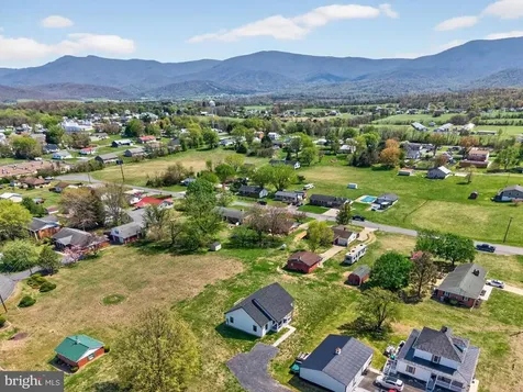 551 Park Road Stanley VA 22851