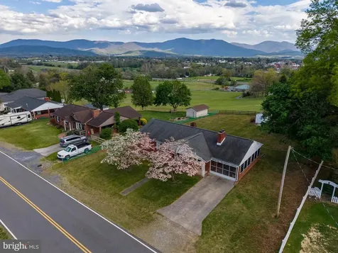 25 Woodland Park Drive Luray VA 22835