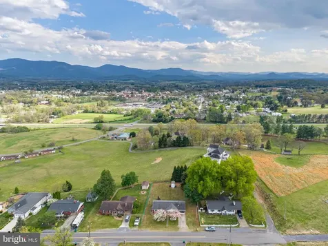 25 Woodland Park Drive Luray VA 22835